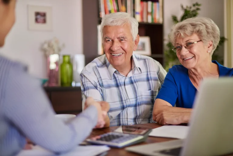 Foreign couple signing Spanish wills for non residents at a notary office